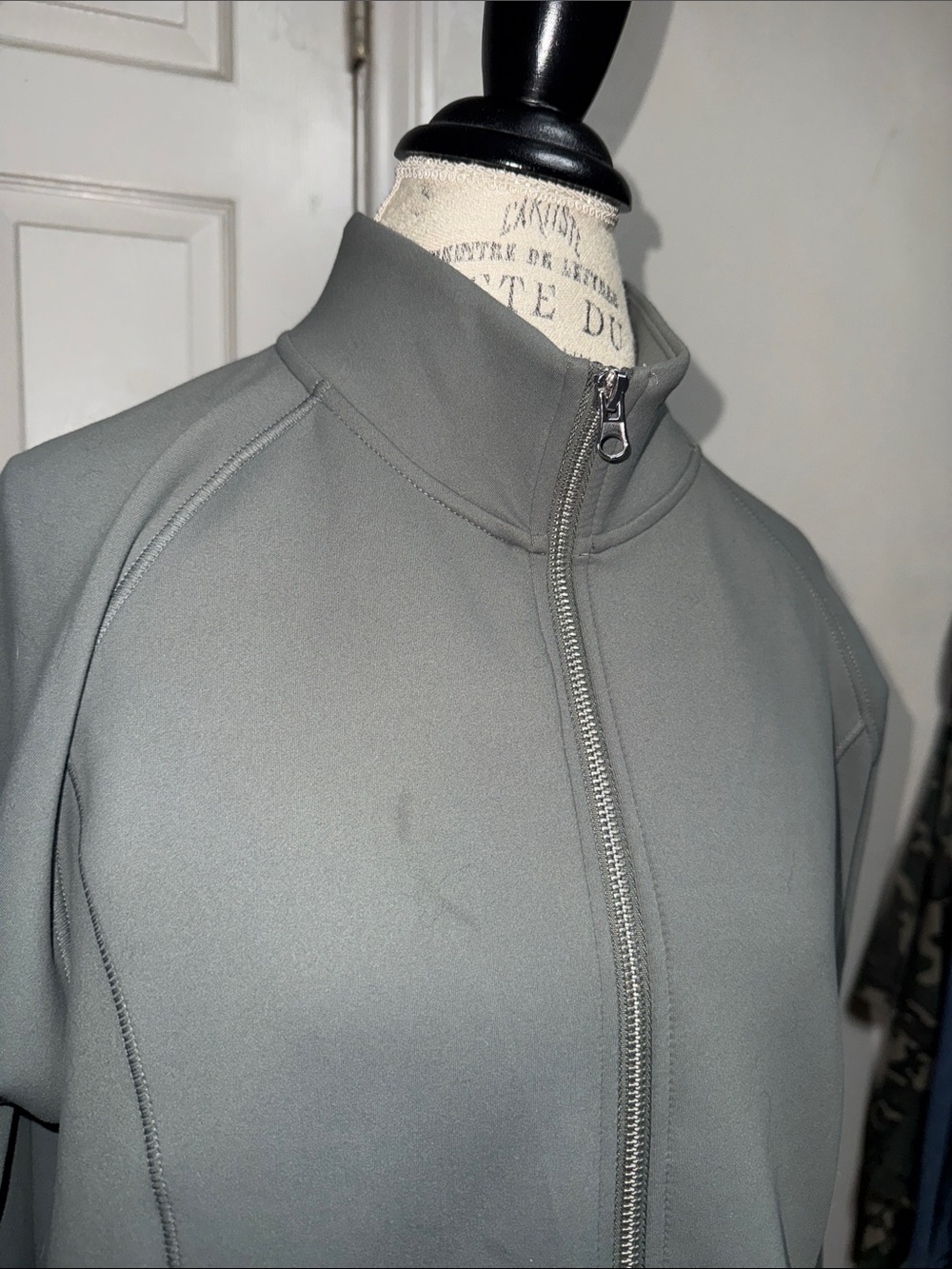Women’s jacket. - Picture 2 of 6